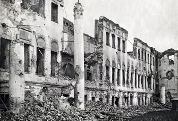 Ярославль. Руины здания Демидовского юридического лицея. 1918 год